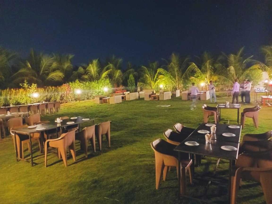Oyo 81018 Moonlight Farm Stays Solapur Extérieur photo
