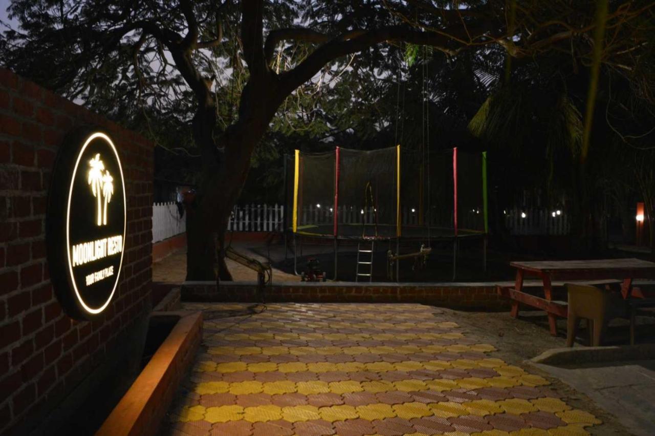 Oyo 81018 Moonlight Farm Stays Solapur Extérieur photo